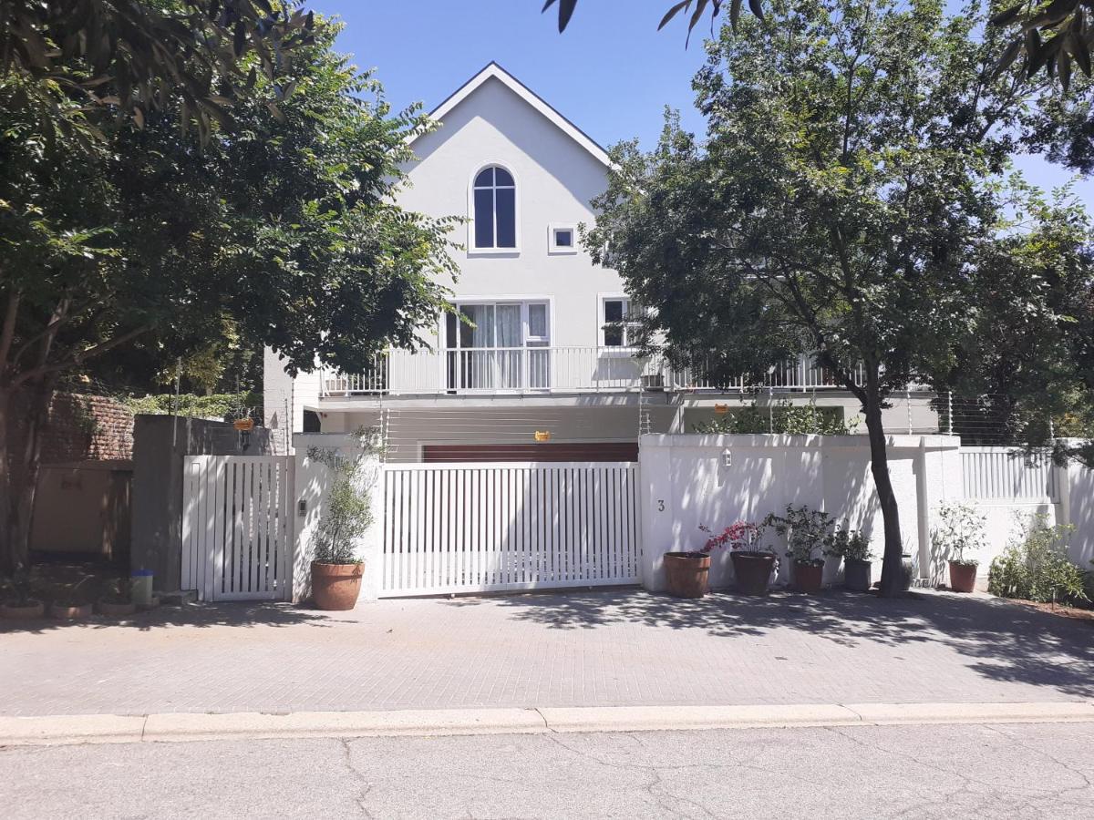 3 On Tessa Guesthouse Johannesburg Dış mekan fotoğraf
